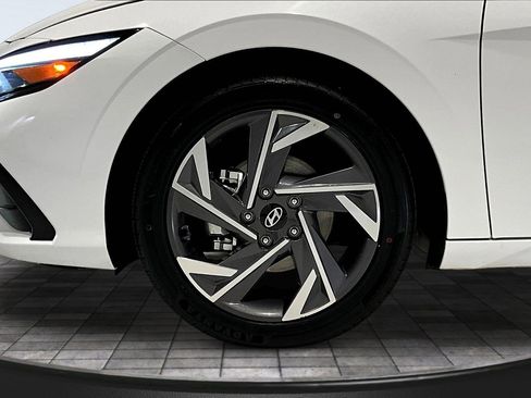 Used 2025 Hyundai Elantra Limited w/ Cargo Package FWD image 33