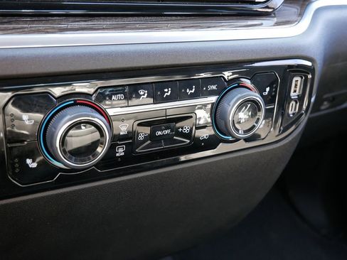 Used 2025 Chevrolet Silverado 1500 LT image 19