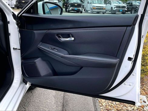 Used 2024 Nissan Sentra SV FWD image 12