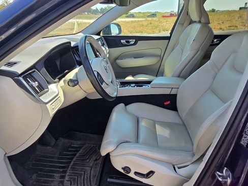 Used 2019 Volvo XC60 T8 Momentum w/ Advanced Package AWD/4WD image 12