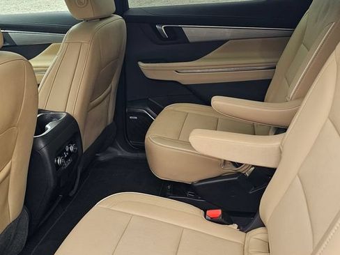 Used 2025 Buick Enclave Preferred w/ Power Package FWD image 6