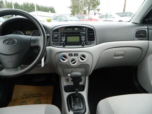 Used 2011 Hyundai Accent GLS image 16