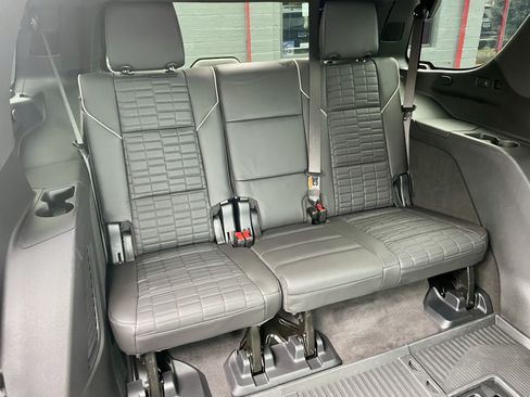 Used 2025 Cadillac Escalade Sport Platinum w/ LPO, ONYX Package AWD/4WD image 30