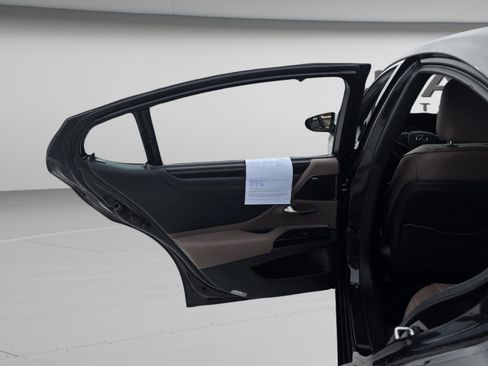 Certified 2024 Lexus ES 350 Ultra Luxury w/ Accessory Package (Z2) image 15