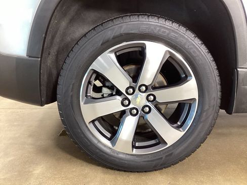 Used 2019 Chevrolet Traverse LT w/ LT Premium Package FWD image 38