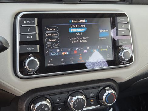 Used 2022 Nissan Versa SV FWD image 18