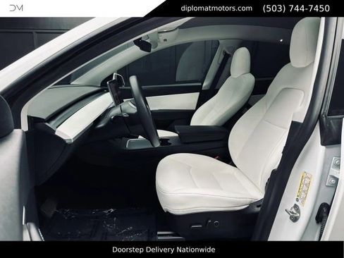 Used 2021 Tesla Model Y Long Range AWD/4WD image 18