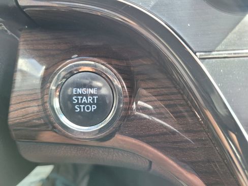 Used 2013 Toyota Avalon Limited FWD image 28