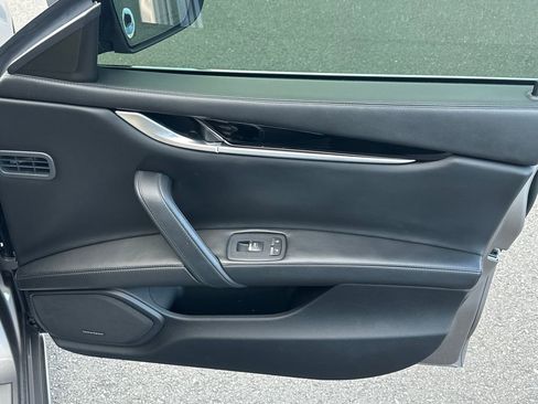 Used 2018 Maserati Ghibli S GranLusso image 16