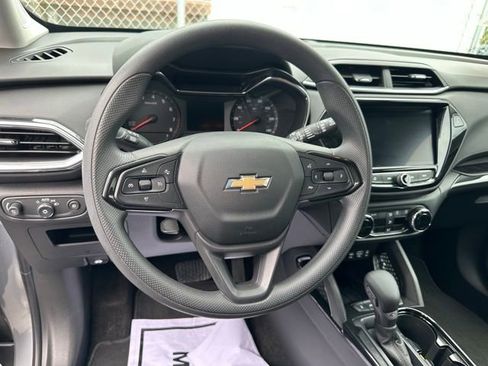 Used 2023 Chevrolet TrailBlazer LT w/ Convenience Package FWD image 18