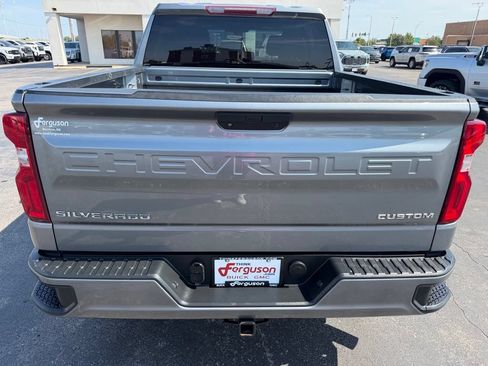 Used 2019 Chevrolet Silverado 1500 Custom w/ Custom Convenience Package AWD/4WD image 12