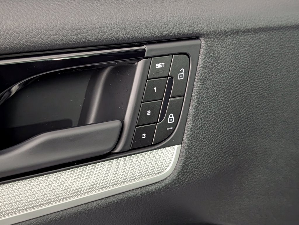 Certified 2024 Porsche Cayenne Coupe AWD/4WD image 24