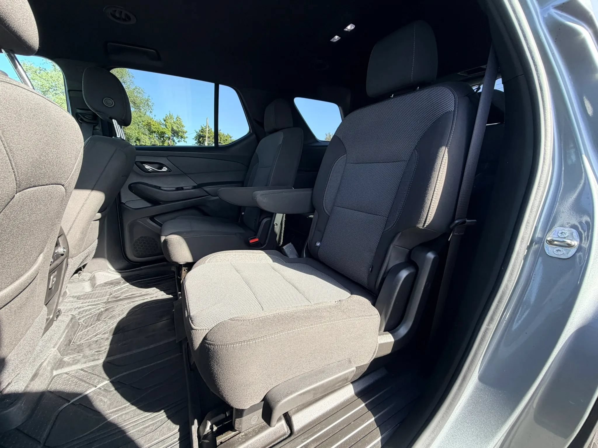 Used 2023 Chevrolet Traverse LT FWD image 23
