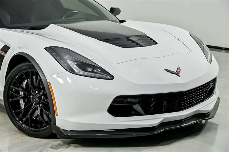Used 2017 Chevrolet Corvette Z06 RWD image 2