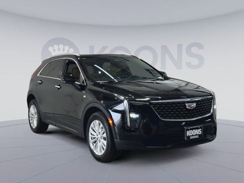 Used 2024 Cadillac XT4 Luxury w/ Cold Weather Package AWD/4WD image 4
