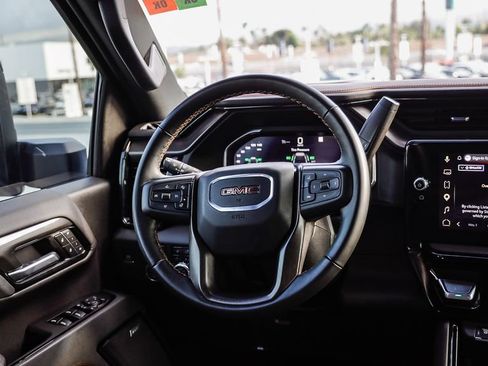Used 2025 GMC Sierra 2500 AT4 AWD/4WD image 18