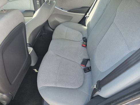 Used 2014 Hyundai Accent GLS image 6