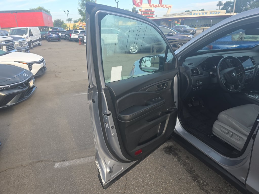 Used 2023 Honda Passport EX-L image 9