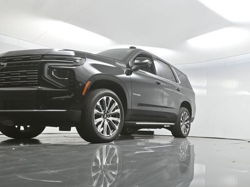 Used 2025 Chevrolet Tahoe High Country image 37