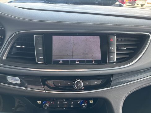 Used 2022 Buick Enclave Essence image 17