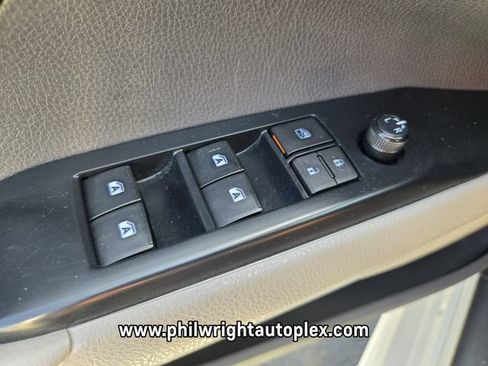 Used 2020 Toyota Camry SE FWD image 28