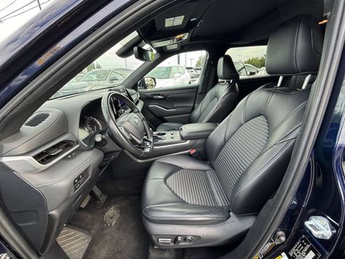 Used 2024 Toyota Highlander XSE FWD image 24