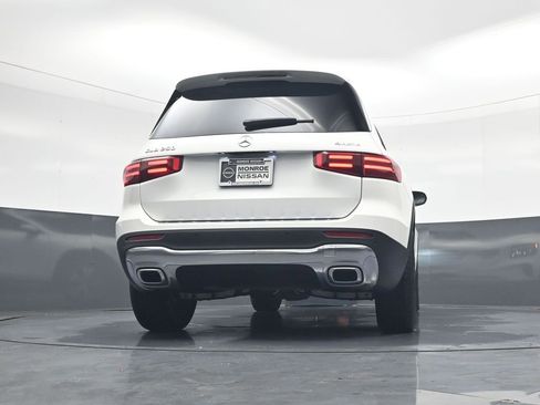 Used 2025 Mercedes-Benz GLB 250 4MATIC image 19