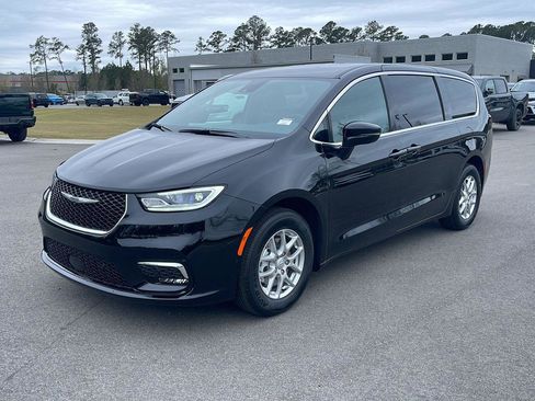 New 2026 Chrysler Pacifica Select image 3