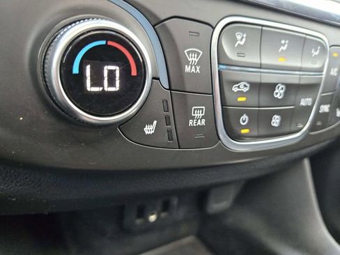 Used 2018 Chevrolet Traverse LT image 31