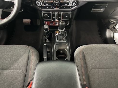 Certified 2025 Jeep Wrangler Unlimited Rubicon image 16