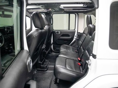 Used 2019 Jeep Wrangler Unlimited Sahara AWD/4WD image 24