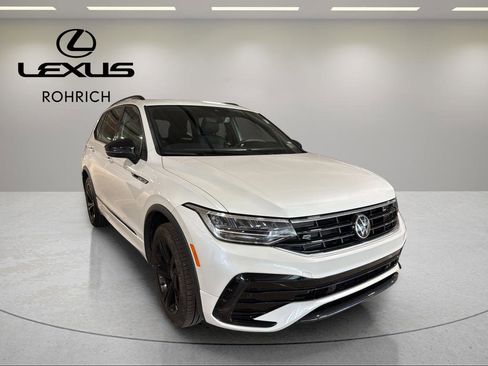 Used 2024 Volkswagen Tiguan SE R-Line image 4
