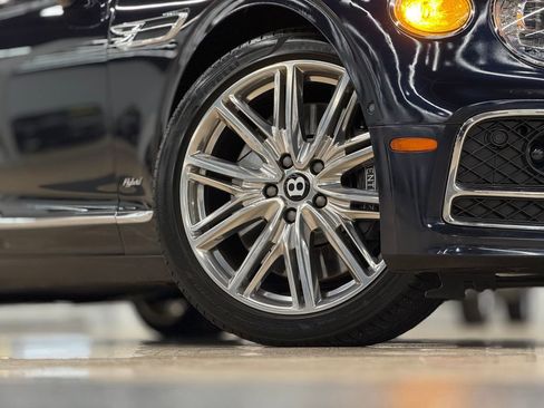 Used 2022 Bentley Flying Spur Plug-In Hybrid image 91