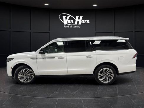 Used 2025 Lincoln Navigator L Reserve AWD/4WD image 4