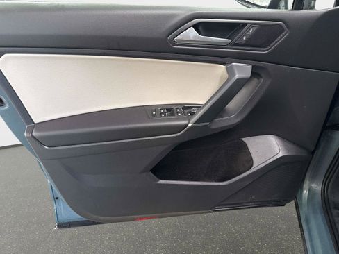 Used 2020 Volkswagen Tiguan SE image 49