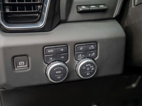 Used 2024 GMC Sierra 3500 Denali w/ Denali Reserve Package image 17