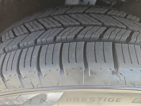 Used 2023 Chevrolet Traverse LS FWD image 3