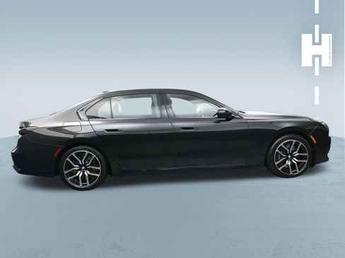 Used 2025 BMW 760i xDrive w/ Luxury Rear Seating Package AWD/4WD image 3