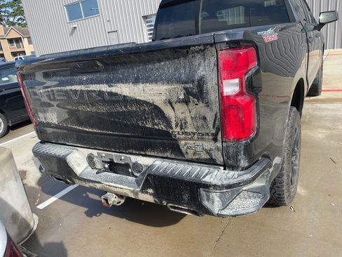 Used 2021 Chevrolet Silverado 1500 Custom Trail Boss w/ LPO, Dark Essentials Package AWD/4WD image 5