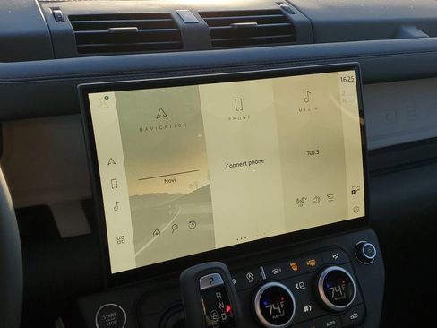 Used 2026 Land Rover Defender 110 X-Dynamic SE image 21