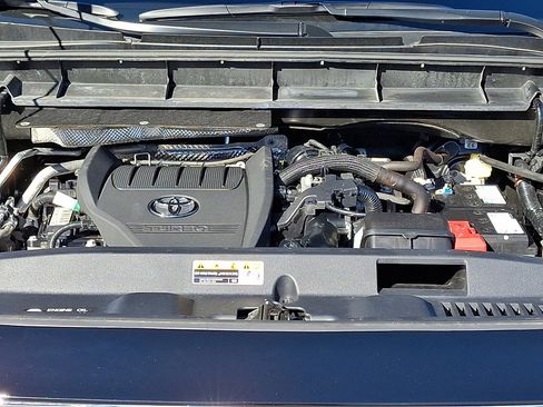 Used 2024 Toyota Highlander Platinum image 32