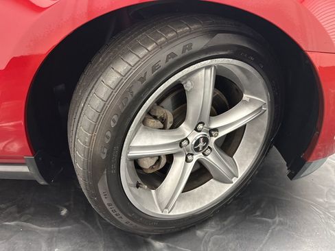 Used 2011 Ford Mustang GT Premium w/ Electronics Pkg RWD image 27