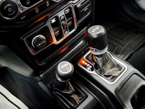 Used 2022 Jeep Wrangler Unlimited Sahara image 16