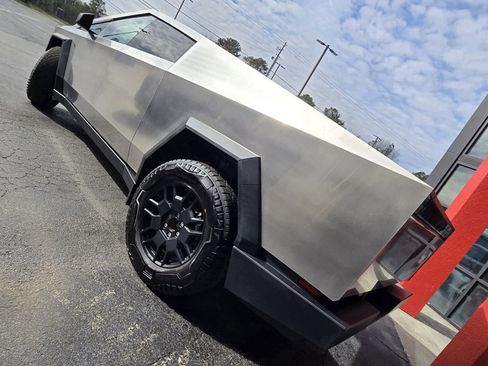 Used 2024 Tesla Cybertruck AWD Crew Cab image 7