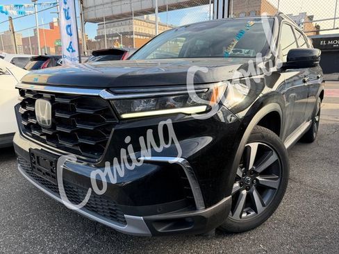 Used 2023 Honda Pilot Touring image 1