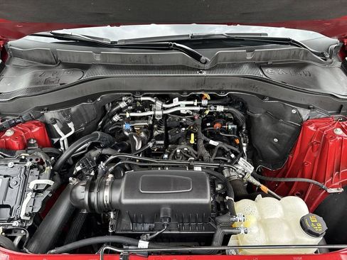 Used 2023 Ford Explorer XLT w/ Equipment Group 202A AWD/4WD image 18