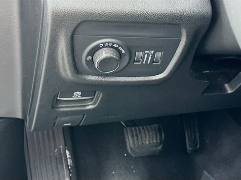 Certified 2024 Jeep Grand Cherokee Altitude image 17