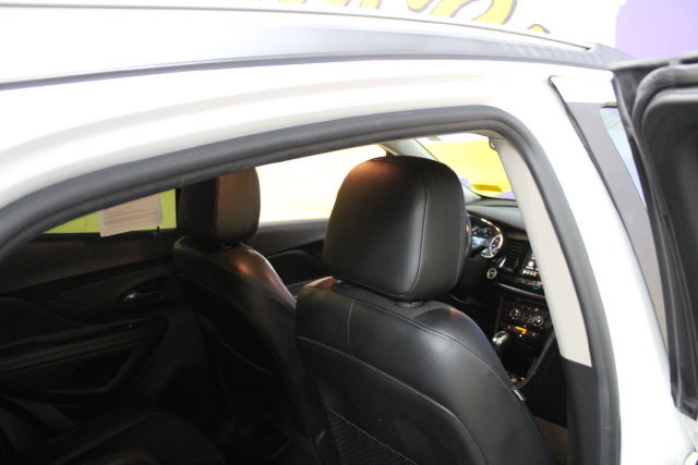 Used 2021 Buick Encore Preferred AWD/4WD image 10
