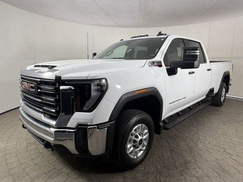 Used 2024 GMC Sierra 2500 Pro AWD/4WD image 3