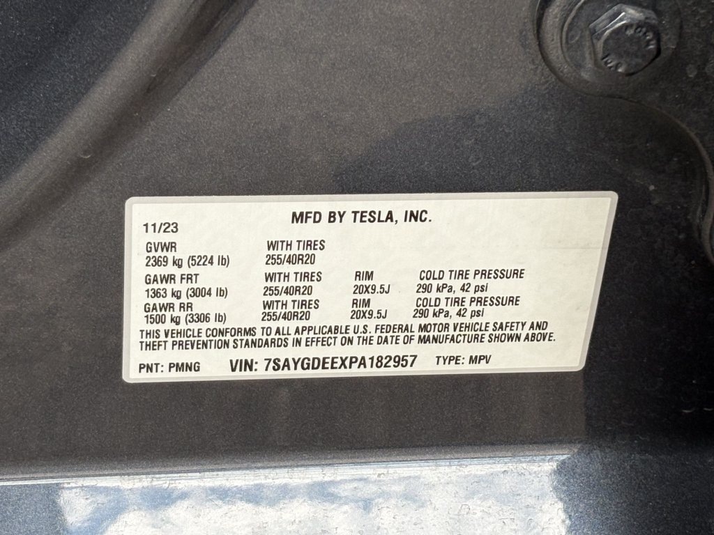 Used 2023 Tesla Model Y Long Range AWD/4WD image 29